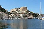 Cytadela i port na Korsyce, widok od strony morza